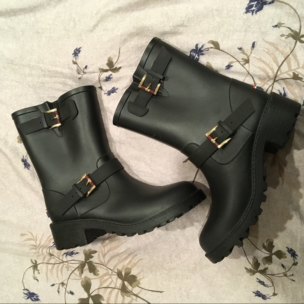 Combat rain boots